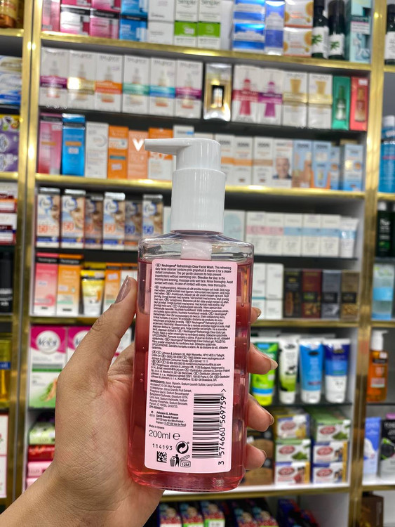 ژل شستشو روشن کننده پوست نوتروژینا