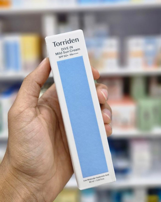 ضد آفتاب مرطوب کننده و آبرسان هیالورونیک اسید 60 میل توریدن