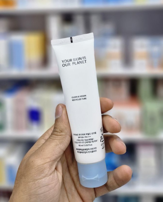 ضد آفتاب مرطوب کننده و آبرسان هیالورونیک اسید 60 میل توریدن