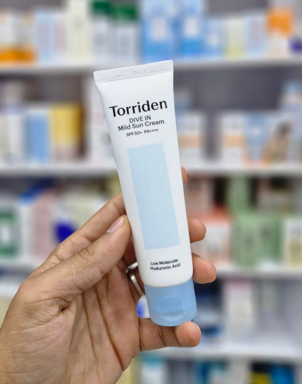 ضد آفتاب مرطوب کننده و آبرسان هیالورونیک اسید 60 میل توریدن