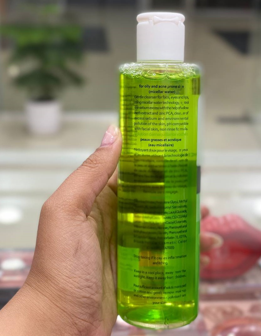 میسلار واتر وچه مناسب پوست چرب و مستعد آکنه ۲۵۰ میلیلیتر